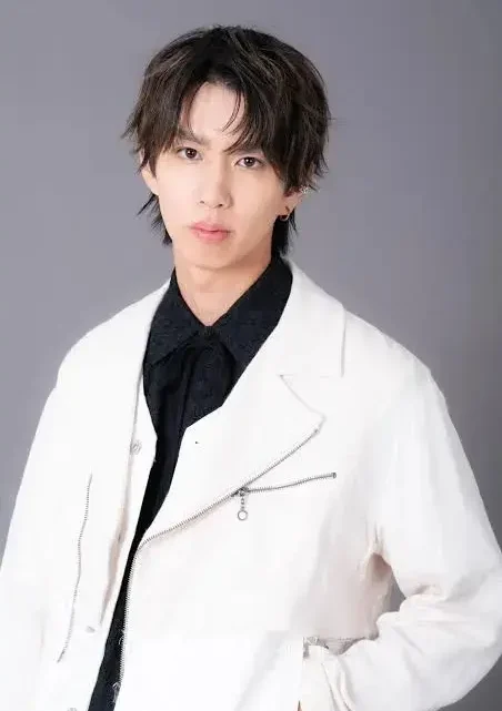 17725450293032688133689515729734-452x641